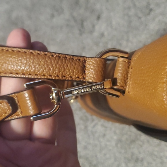 Michael Kors Purse Crossbody *free shipping* - Picture 5 of 12